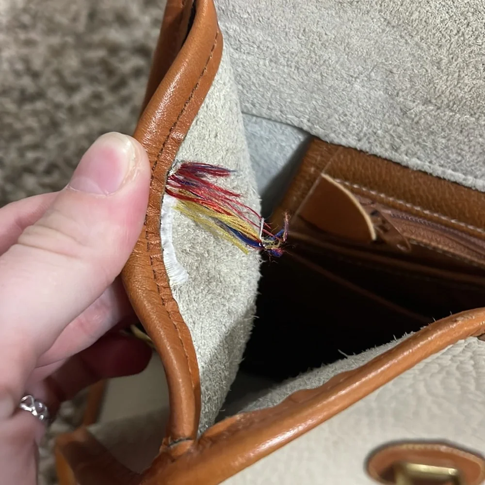 (SOLD) Vintage Dooney & Bourke Crossbody - Picture 10 of 11